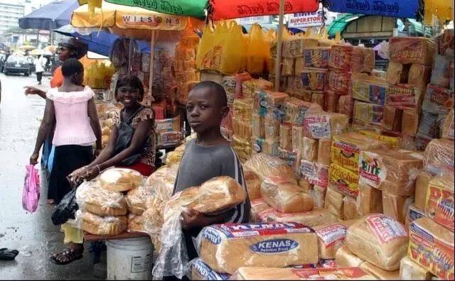 Gwamnatin Kano da masu yin Burodi sun cimma yarjejeniya akan rage farashin Burodin images (9) (6)